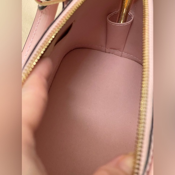 ****** SOLD ****** Louis Vuitton Vernis Rose Ballerine Alma
BB - Picture 11 of 13